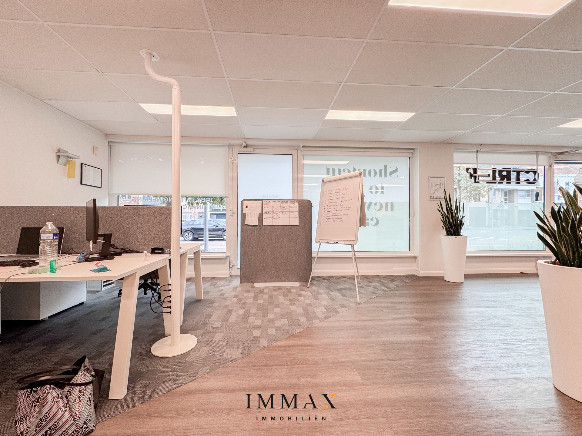 Instapklaar kantoorpand op commerciële ligging met publieke parking vlakbij - foto 5