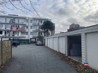 <p><span>HOBOKEN | GARAGEBOX MET NIEUWE MANUELE KANTELPOORT GELEGEN OP DE ANTWERPSESTEENWEG | </span></p><p><span>geen nutsvoorzieningen | D 5,35m x B 3m</span></p><p><span> </span></p><p><span>*Betonnen constructie</span></p><p><span>*Nieuwe, beveiligde garagepoort</span></p><p><span>*Ideaal voor een wagen, moto, fietsen of andere opslag.<br />*Vlot bereikbare locatie, dicht bij het centrum</span></p><p><span> </span></p>