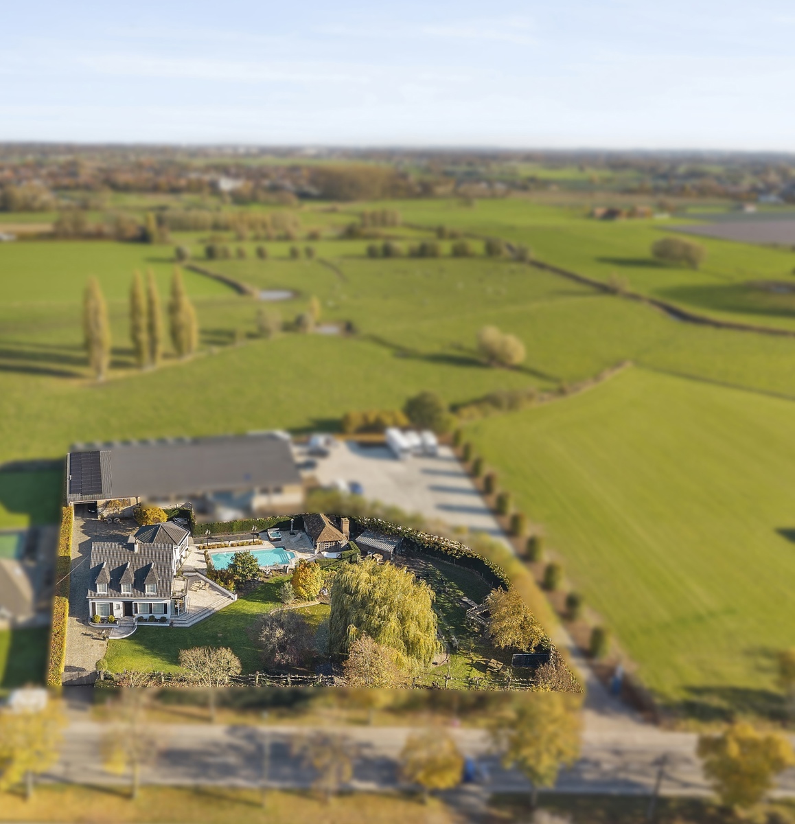 Villa op 2.890m2 met zwembad, vijver en loods - foto 2