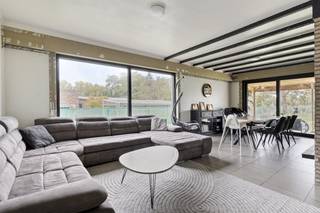 Ontdek deze open bebouwing op een perceel van 999 m², perfect centraal gelegen op de verbindingsbaan tussen Burcht en Temse en dus vlot bereikbaar...