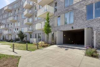 <p>Welkom in het project City Gate Machelen, een mixed woonproject voor zowel bewoning als investering. Met ons mooie aanbod aan kwalitatieve appartementen, geniet u van toegankelijke instapprijzen en een groot marktpotentieel in een toekomstbuurt aan de rand van Brussel. Dankzij de nabijheid van het openbaar vervoer en dichtbijgelegen stations is Machelen één van de toppers op vlak van bereikbaarheid voor pendelaars. En ook automobilisten die dagelijks richting Brussel trekken, zitten hier goed. Machelen heeft een vlotte ontsluiting richting de Brusselse Ring en wordt doorkruist door talrijke andere invalswegen. Steden zoals Brussel, Mechelen, Antwerpen, Vilvoorde en Leuven zijn zo vlot bereikbaar. City Gate omvat een uniek en divers aanbod, van betaalbare appartementen tot ruime penthouses. Deze appartementen zijn volledig instapklaar tegen de akte. In uw appartement geniet u van het nodige comfort, ook in de keuken en badkamer. City Gate zorgt zo voor een instapklare woonst waar u zich meteen thuis voelt. Komt u hierzelf wonen dan kan u onder bepaalde voorwaarden genieten van 6 % btw in plaats van 21 %. Ook investeerders vinden hier een gamma aan appartementen met onmiddellijk rendement! </p><p>Intereresse? Neem dan snel contact op voor een afspraak in onze modelappartementen. Het kantoor van Altro Brussel is gelegen in dit nieuwbouwproject.</p>