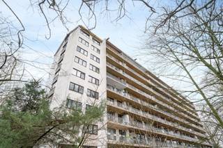 <p>Gelegen in de groene omgeving van het Elsopark bevindt zich dit verzorgd appartement op de eerste verdieping, met een aangename indeling en zicht op het omliggende parkgebied.<br />Winkels, openbaar vervoer, scholen e.d. bevinden zich in de nabije omgeving. <br /><br />Het appartement omvat een lichtrijke leefruimte, een ingerichte keuken, badkamer met douche en wastafel, afgescheiden toilet, twee slaapkamers, berging, ruim terras en een private kelderberging.  <br /><br /><strong>Beschikbaar per 01/05/2026</strong><br />Provisie gemeenschappelijke kosten: €200/ maand (incl. water en verwarming)</p><p></p><p>Interesse om dit pand te bezoeken? Een bezoek kan uitsluitend via onze website aangevraagd worden: https://www.vastgoeddevos.be/te-huur, klik het pand aan dat u wenst te bezoeken en klik vervolgens op "plan een bezoek". </p>