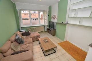 In het centrum van Oostende op 200m van het station, 500m van de voornaamste winkelstraten.Indeling:Woonkamer, ingerichte leefkeuken, apart toilet,...