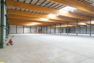 Multifunctioneel bedrijfsgebouw te huur in Beveren-Leie. Oppervlaktes:Magazijn 1: 1.100 m²Magazijn 2: 6.845 m² met 2 laadkadesMagazijn 3: 6.620 m²...