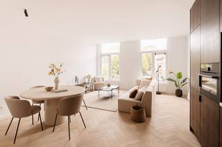 Ontdek dit volledig gerenoveerde appartement op de eerste verdieping met ruim terras, gelegen in het hart van de levendige Seefhoek, op een...