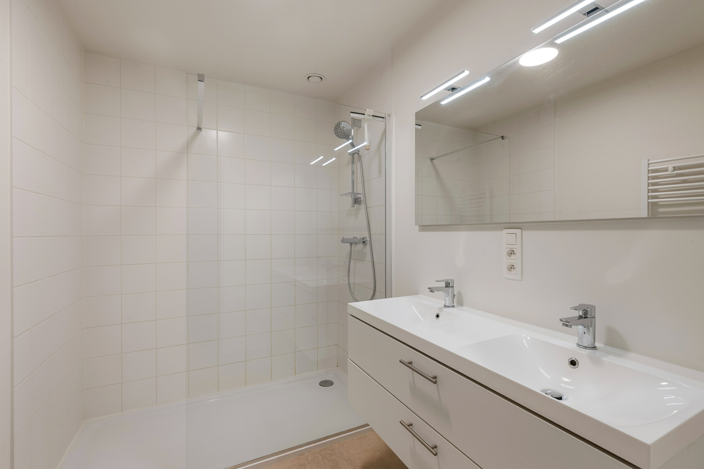 Instapklaar 2-slaapkamerappartement met terras, EPC A en sterke huuropbrengst in Edegem - foto 5