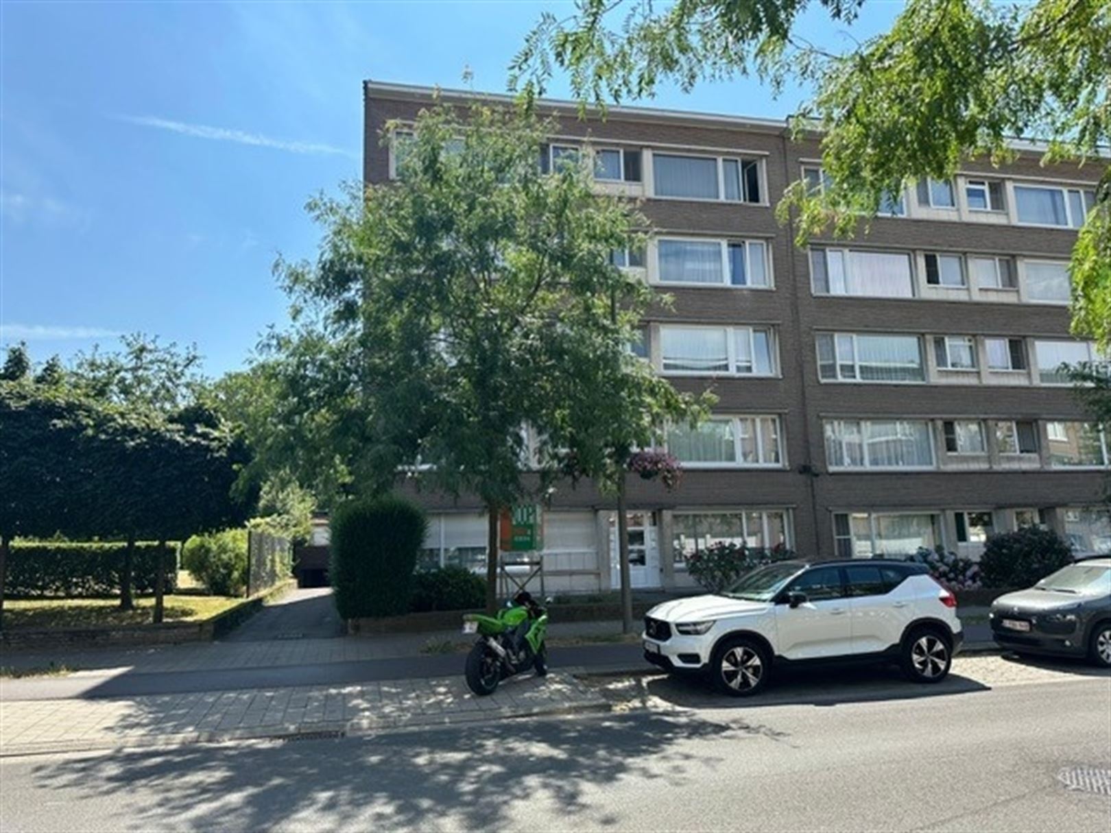 Achtergelegen garagebox met kantelpoort - foto 4