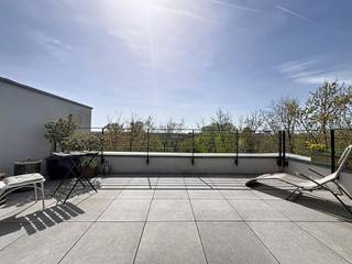 TE KOOP – PRACHTIG DELUXE DUPLEX-PENTHOUSE MET 2 SLAAPKAMERS EN TERRAS VAN 40 M² | AVENUE ROGER LALLEMAND – ELSENE📍 Adres: Avenue Roger Lallemand 3...