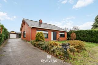 Voor meer info en foto’s, surf naar www.swevers.be – In een rustige straat in Zolder vind je deze verrassend ruime open bebouwing met maar liefst...