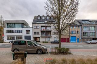 Ruime garagebox te huur op jaarbasis, centraal te Nieuwpoort-Stad op de binnenkoer van de residentie Zonnehuys. Met een vlotte bereikbaarheid naar de...