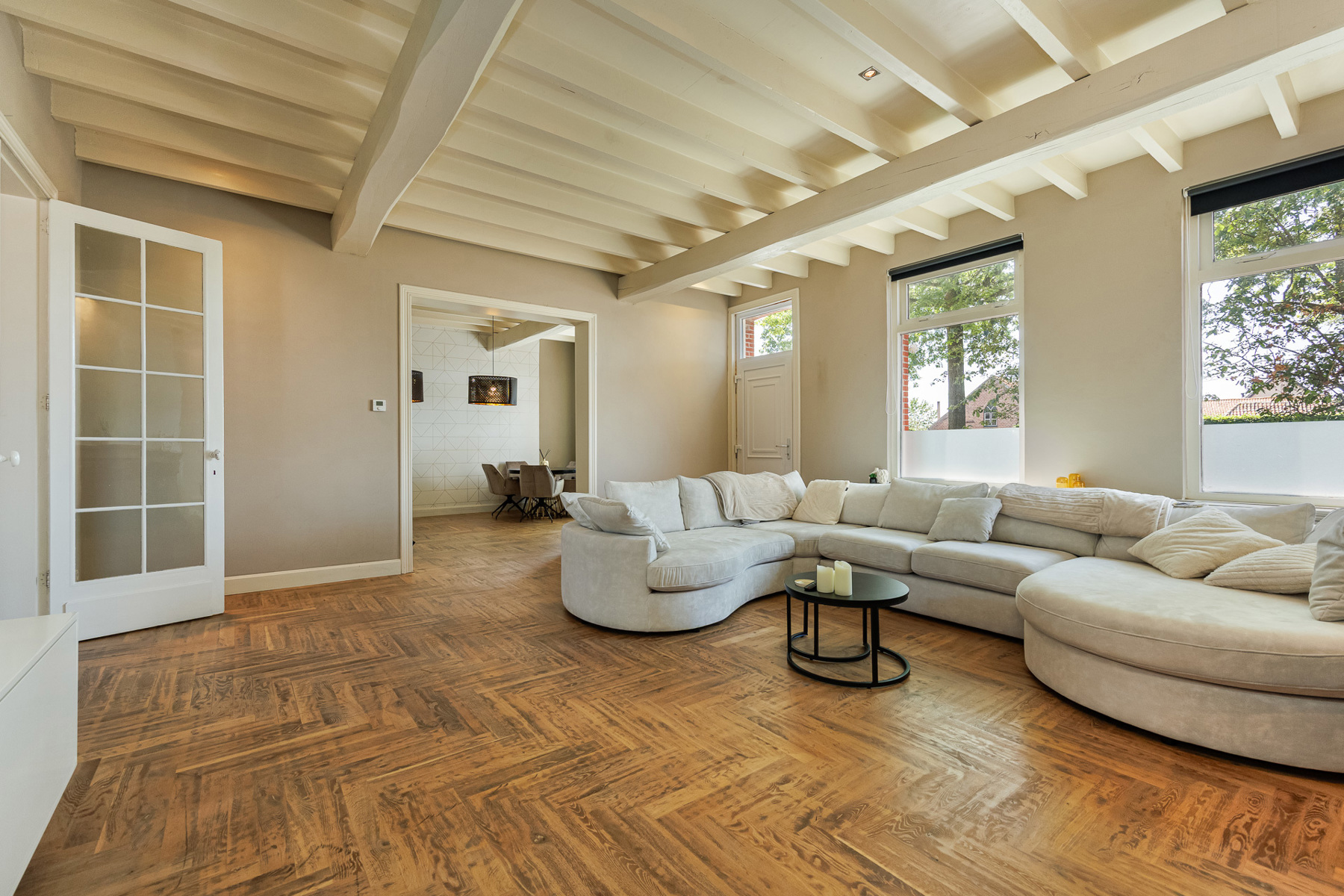 Ruime gezinswoning met 4 slaapkamers op een perceel van 610m². - foto 3