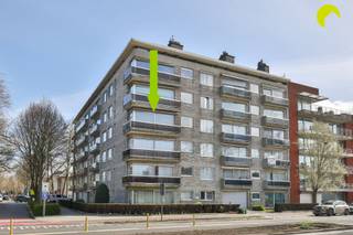 Dans un endroit très central de Mortsel, nous trouvons cet appartement sur le toit à rénover avec des terrasses exceptionnelles et des vues à...