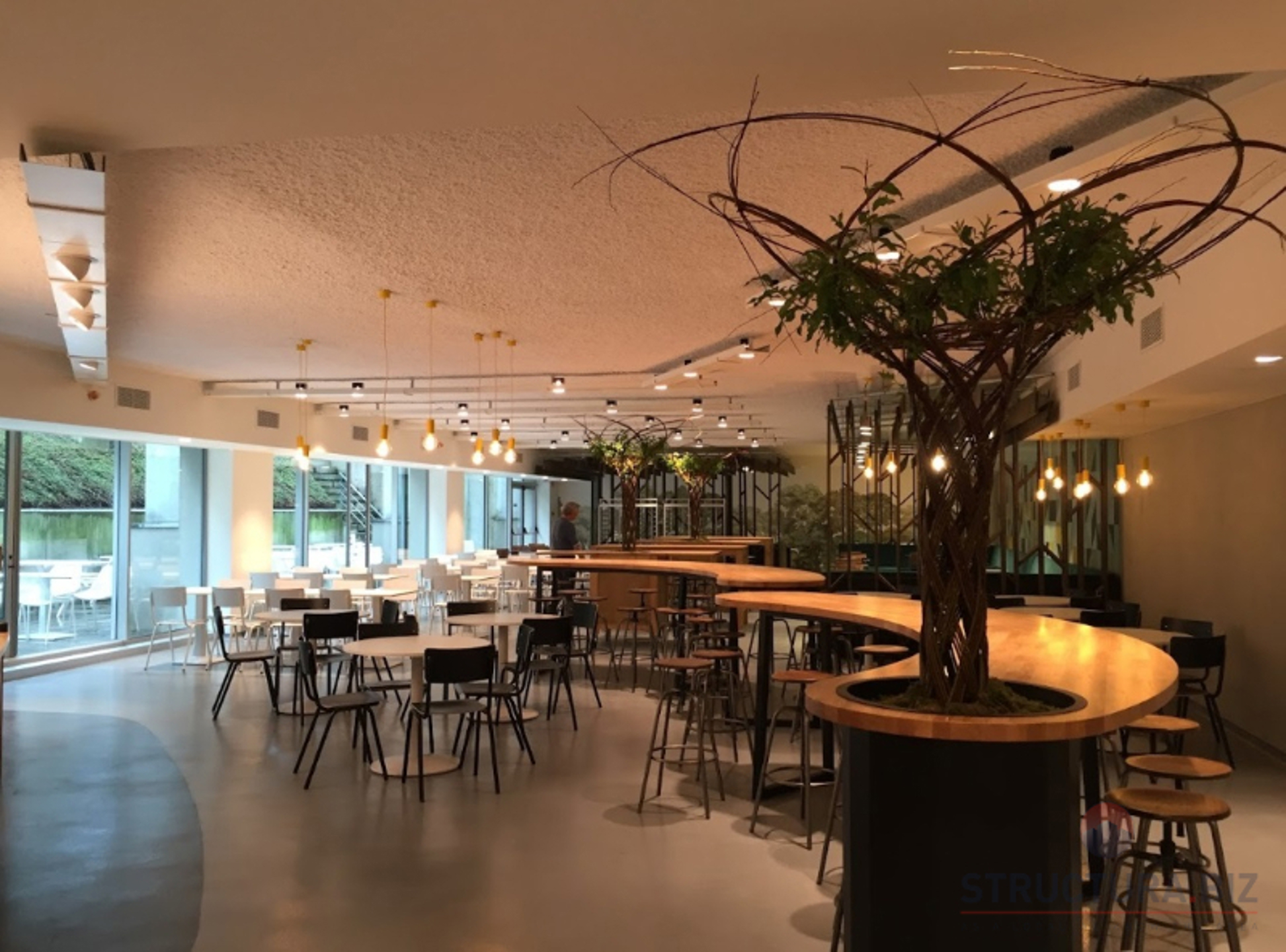 Prestigieus kantoorgebouw in een groene omgeving - foto 3
