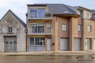 Ground floor 2 bedroom apartment with garden and garage!Discover this ready-to-use ground floor apartment (built in 2008) with an ideal location...