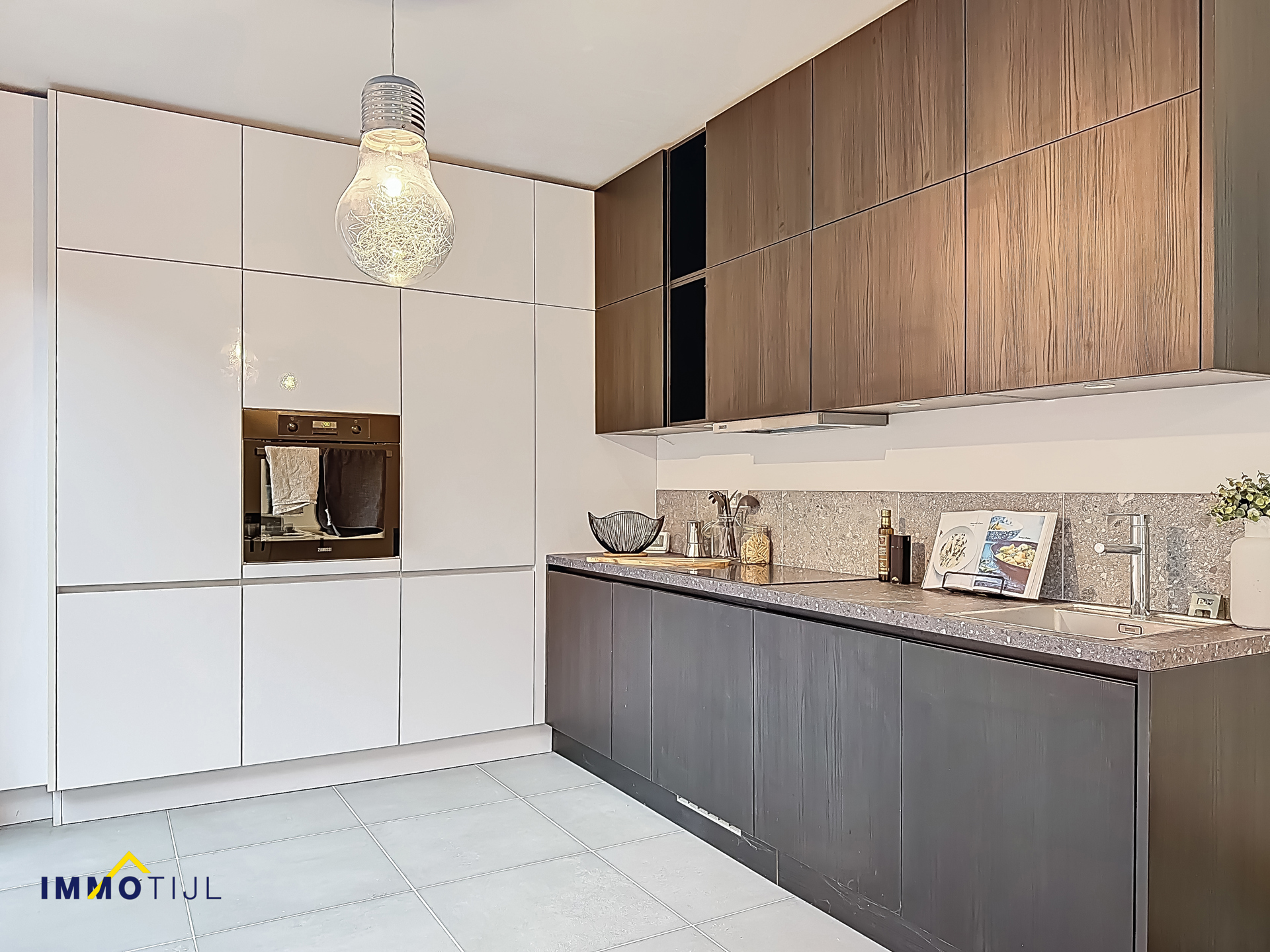 Volledig vernieuwde woning met 3 kamers in hartje Lebbeke! - foto 3