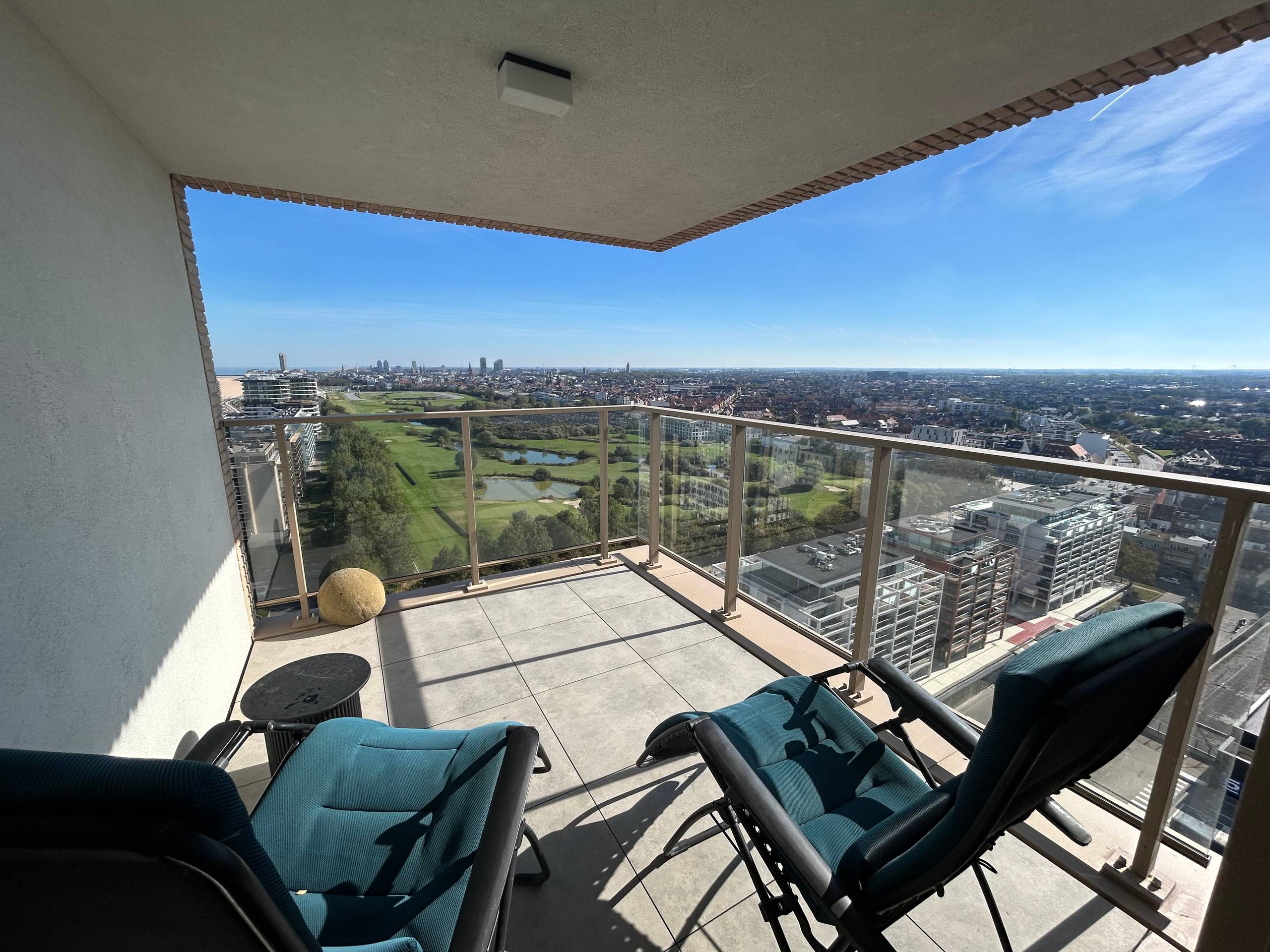 Oostende: ruim appartement met 2 slpk en uniek verzicht - foto 1