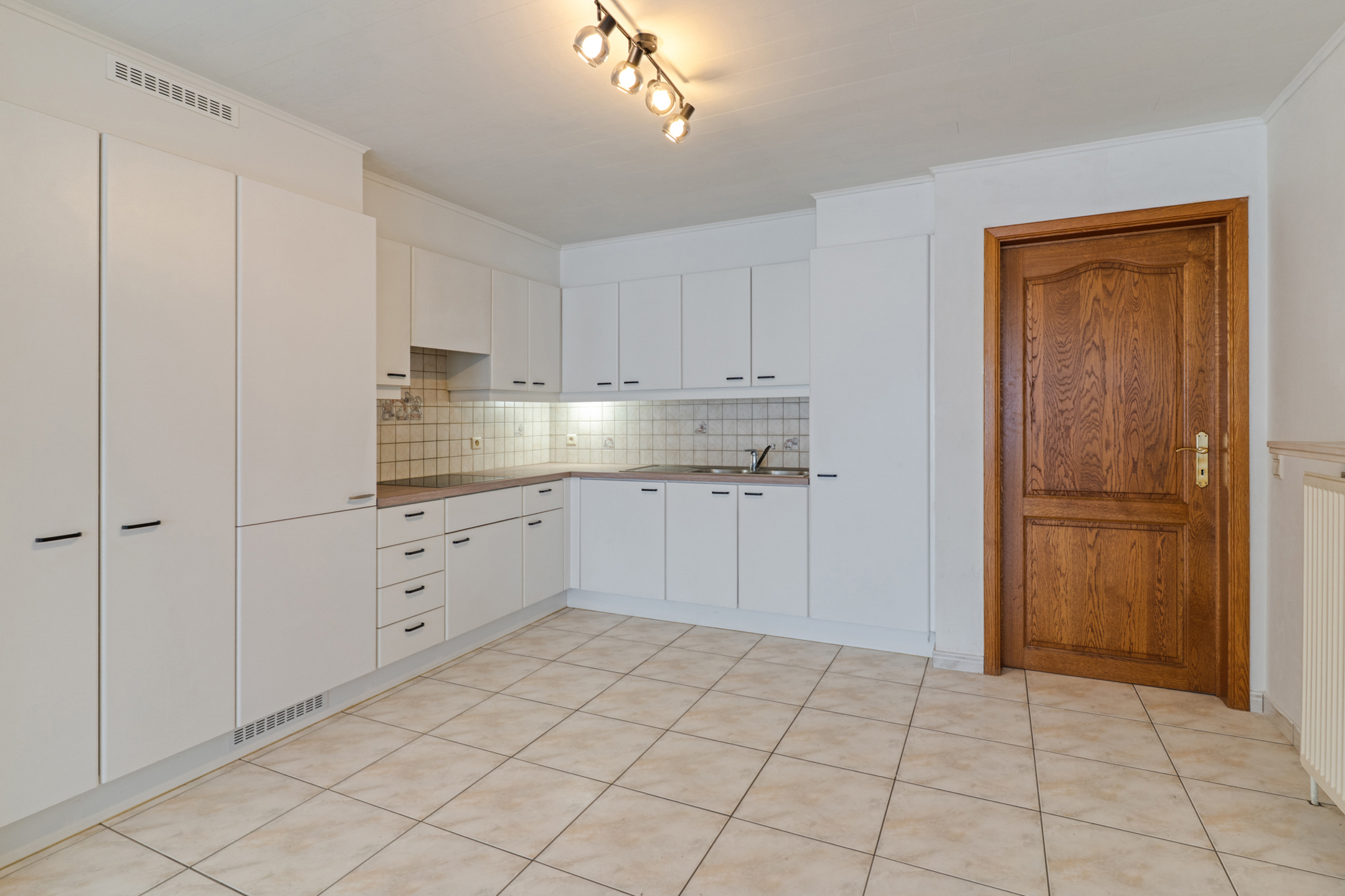 Ruim gelijkvloers app.(2slpk)  met garage in Lichtaart  - foto 4