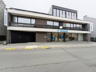 Luxueus en ruim appartement van 206 m² met 4 slaapkamers en groot terras.Gelegen op de eerste verdieping (zonder lift).Het appartement bestaat uit...