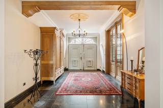 <p>Discover this exclusive mansion with a sunny city garden and potential for a practice in the heart of Geraardsbergen</p><p>Behind this stately facade lies an exceptional mansion where authenticity, comfort, and high-quality materials blend perfectly. <br />With a living area of approximately 260 m², this home offers a unique living experience in the center of Geraardsbergen.</p><p>The spacious, stately entry hall immediately sets the tone. Natural stone, solid oak woodwork, and an elegant staircase come together to form a timeless whole. Adjacent to this is a generous office space, making this home ideal for a practice, office, or home-based professional. You’ll also find a practical storage room and direct access to the charming, fully enclosed city garden with a terrace, where you can relax in peace and privacy.</p><p>The living areas are located on the first floor. The stylish living room, featuring custom-built cabinets and a fireplace, combines with the light-filled dining room to create a warm and inviting space. The fully equipped kitchen with natural stone countertops flows seamlessly into this space. The kitchen opens onto a beautiful sun terrace with an awning, where you can experience a true vacation feeling.</p><p>The second floor features two comfortable bedrooms, as well as a stylish bathroom and walk-in closet. The attic offers plenty of potential for expansion and can be converted into additional bedrooms, an office, or a hobby room.</p><p>The home also has a nearly full basement, providing an exceptional amount of storage space.</p><p>From a technical standpoint, this home also meets today’s expectations:<br />-EPC C<br />-EPC-compliant electrical system<br />-recently replaced condensing gas boiler<br />-sustainable and high-quality finishes<br />-ready to move in</p><p>This property is ideal for those seeking a home full of character without the hassle of renovations, where authenticity and modern living comfort complement each other.<br />But thanks to the impressive entry hall, the spacious office area on the ground floor, and the central location, it can also be an excellent opportunity for those who want to combine living with a freelance profession or self-employment. The living areas are located on the upper floor, allowing for a pleasant and clear separation between work and private life.</p><p>A home with this level of finish and charm rarely comes on the market. <br />Schedule your visit today and discover for yourself the unique charm of this exceptional property. Contact Femke at femke@immobeguin.be.</p>