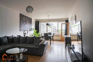 Dit appartement is gelegen op de derde verdieping zonder lift.Indeling: inkomhal; vestiairekast; apart toilet; ingerichte badkamer; 2 slaapkamers...