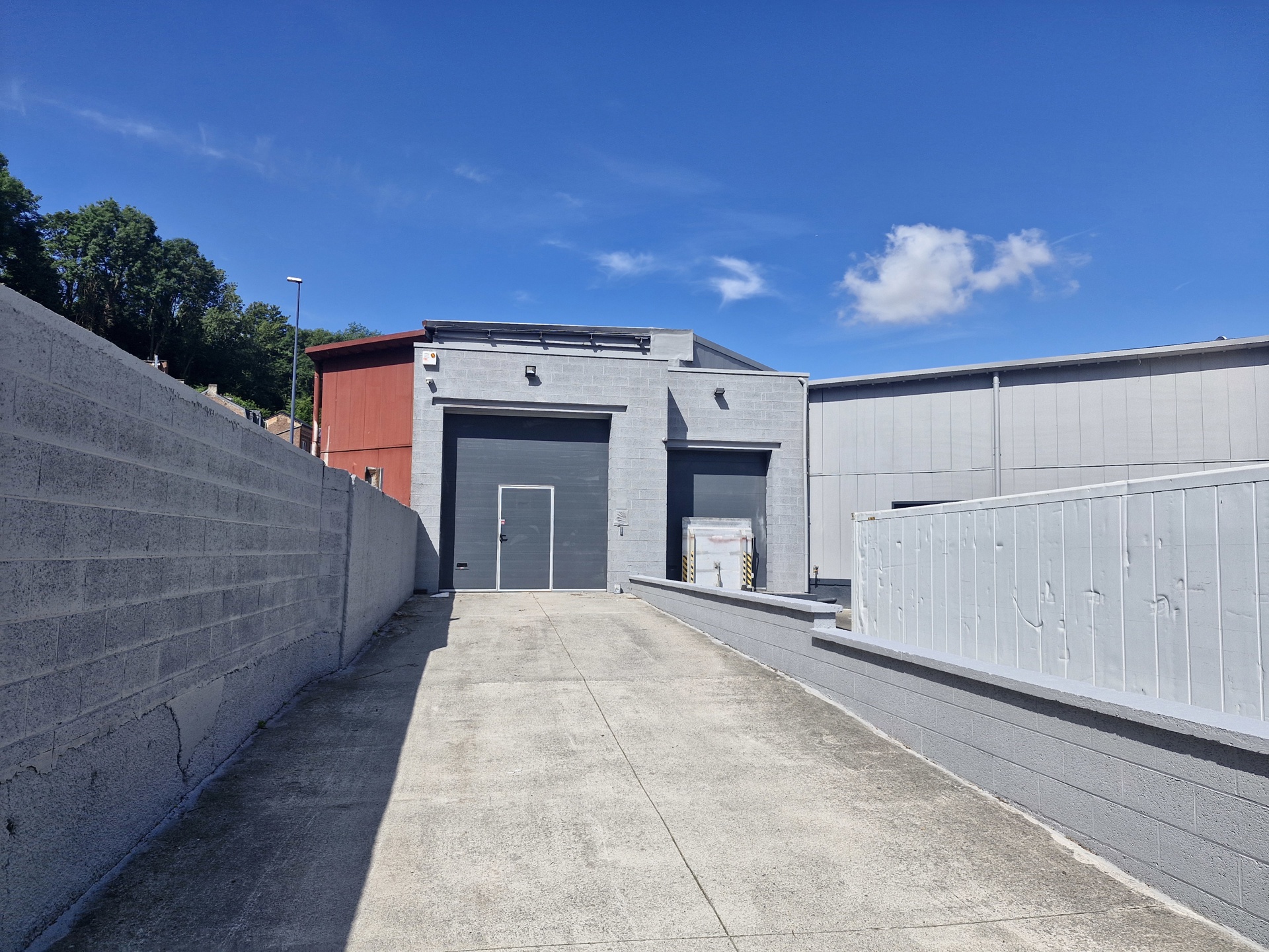 Te huur – Magazijn van 650 m² in Saint-Servais - foto 1