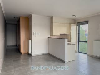 In dit modern gebouw (bouwjaar: 2009) vinden we op de bovenste verdieping het instapklare appartement terug, eenvoudig te bereiken via de lift.Het...