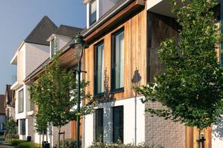 Prachtige halfopen nieuwbouw villa in de verkaveling Zoute Schorre.Indeling van de nieuwbouw villa:Inkomhal met gastentoilet en vestiaire. Grote...