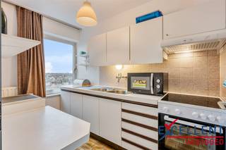 Dit 2-slaapkamer appartement gelegen in het hart van Deinze en op wandelafstand van het station, is perfect voor wie op zoek is naar comfort...