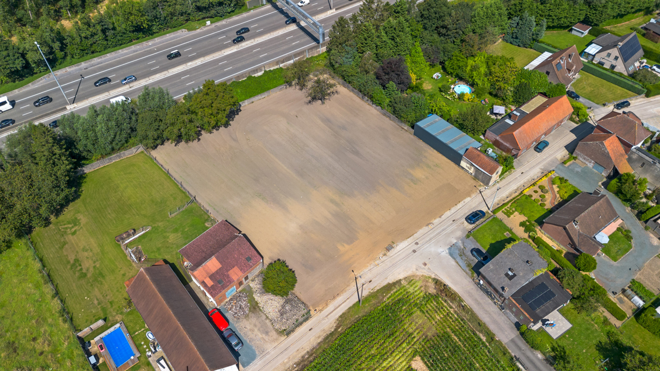 Bouwgrond voor het oprichten van een villa op 12a 98ca - foto 3