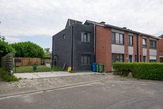 Ontdek deze ruime halfopen woning met 4 slaapkamers op een ruim perceel.Deze ruime halfopen woning met grote tuin, 4 ruime slaapkamers en...