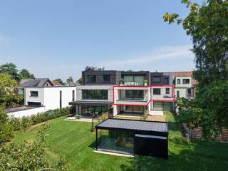 Het appartement is gelegen in het centrum van Schilde, gelegen op de eerste verdieping en bereikbaar met de lift. Vooraan het appartement vinden we...