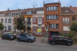 Immo Pické vous propose cette maison idéalement située à Auderghem, à proximité de toutes les commodités, écoles, commerces, transports en commun...