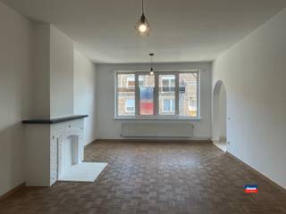 <p><span>MERKSEM | INSTAPKLAAR APPARTEMENT MET 1 SLAAPKAMER | EPC 210 |</span></p><p><span>Indeling als volgt: inkomhal - woonkamer op parket - keuken - slaapkamer (17m²) - badkamer met douche, toilet, lavabo en aansluiting wasmachine.</span></p><p><span> </span></p><p><span>Aparte meters voor elektriciteit en gas.</span></p><p><span> </span></p><p><span>Het appartement is onmiddellijk beschikbaar, geschikt voor maximum 2 personen en is bestemd om te worden gebruikt als woning, het houden van een commerciële activiteit is dus niet toegelaten.</span></p><p><span>3 Maanden huurwaarborg zijn vereist.</span></p><p><span> </span></p><p><span> </span></p><p><span> </span></p>