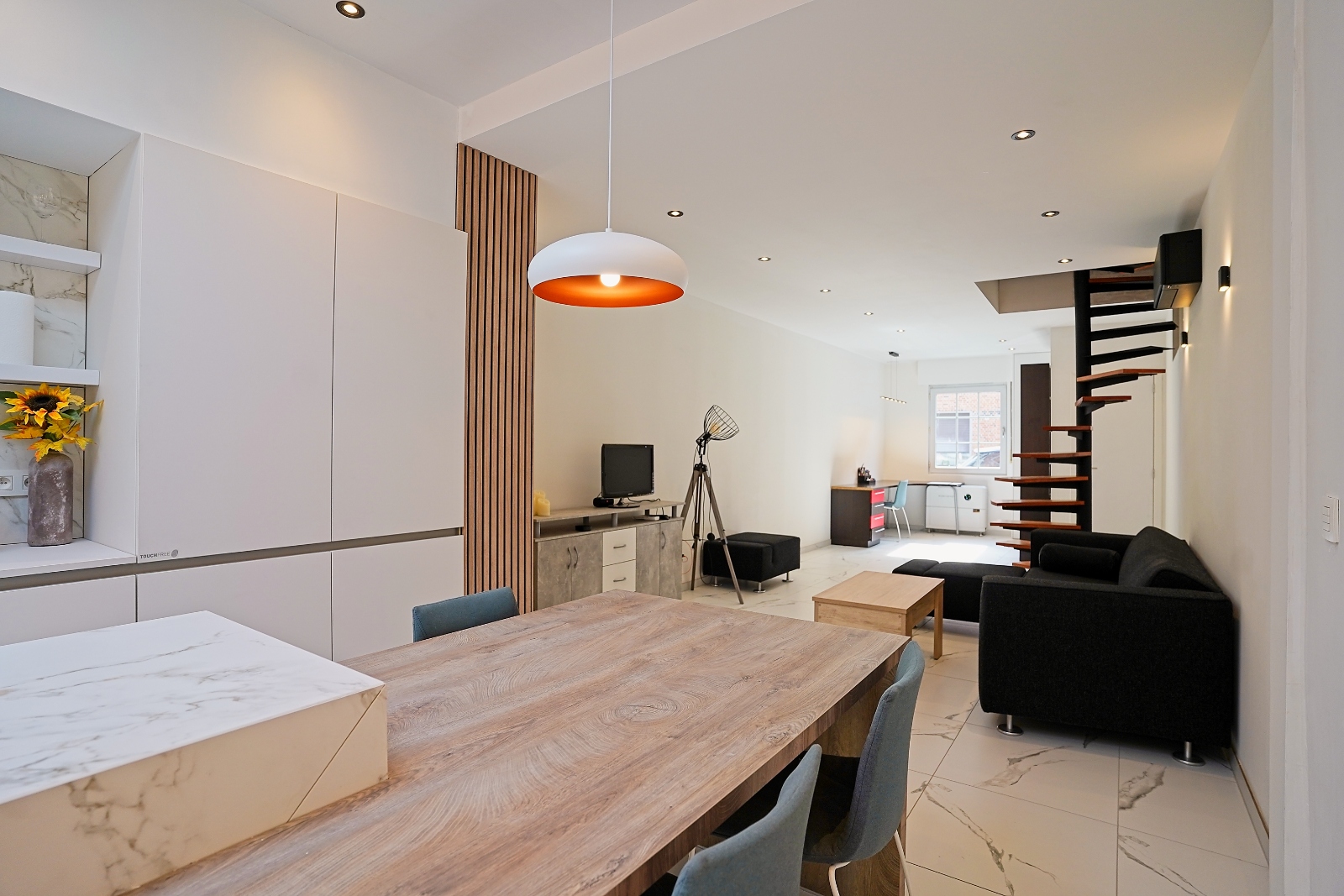 Volledig gerenoveerde en energiezuinige woning met garage in Sint-Niklaas - foto 4