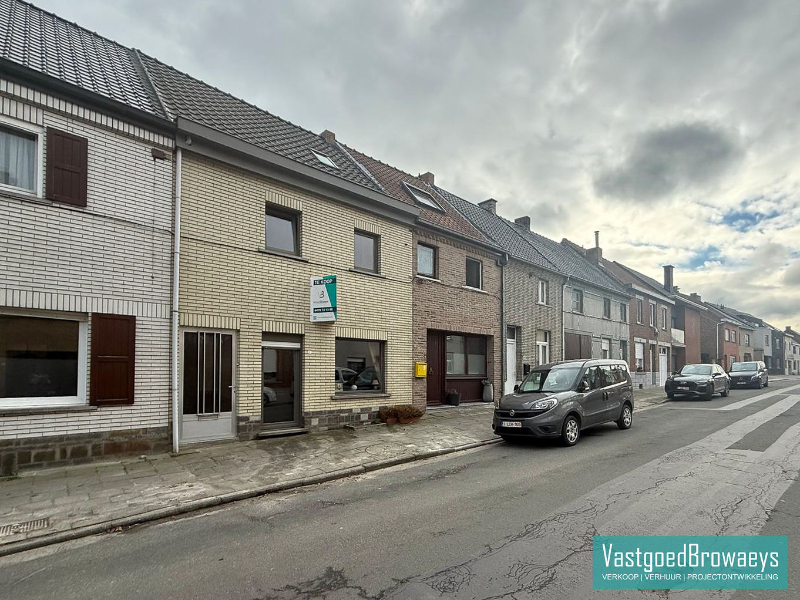 Te renoveren starterswoning met ruime tuin - foto 1