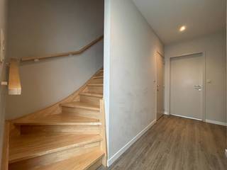 Deze ruime, moderne en energiezuinige woning bevindt zich in een landelijke omgeving en biedt alsnog een vlotte bereikbaarheid richting...