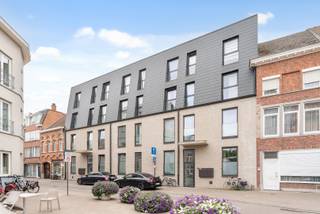 Dit moderne instapklare appartement (bouwjaar 2020 - APP. 1.02 / BUS 0101) is gelegen in hartje Lokeren.Hierbij de grote troeven:🌳 Charmant terras...