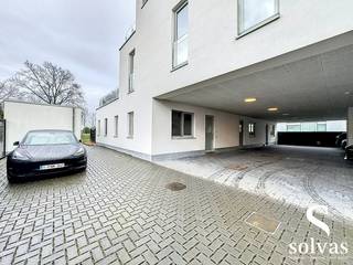 Op een vlot bereikbare locatie nabij het centrum van Deinze bevindt zich dit aangename éénslaapkamerappartement, afgewerkt met alle...