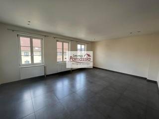 Superbe appartement duplex dans immeuble récent de standing, dans une rue calme proche du centre et des transports en commun, 1er étage...