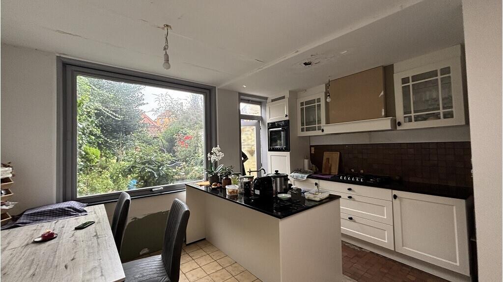 Ruime 3-slaapkamerwoning met stadsterras te koop in Brugge - photo 4