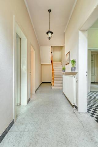 LAYOUT:<br />-Ground floor: hallway, living room, intermediate room, kitchen, toilet, large storage room, courtyard, garage for 2 cars, spacious garden of 1,252 m²;<br />-1st floor: hallway, 4 bedrooms and bathroom;<br />-2nd floor: hallway, 3 bedrooms.<br />-Basement.<br /><br />GENERAL INFO:<br />-Plot: 1,608 m²<br />-EPC F<br />-Heating: fuel oil;<br />-Rainwater well<br />-Groundwater well<br /><br />This property is subject to the renovation obligation imposed by the Flemish government for residential buildings (unless demolished within 5 years of purchase). For more information, consult the website of the Flemish Energy and Climate Agency at https://www.vlaanderen.be/een-woning-kopen/renovatieverplichting-voor-residentiele-gebouwen<br /><br />Register of measures: no
