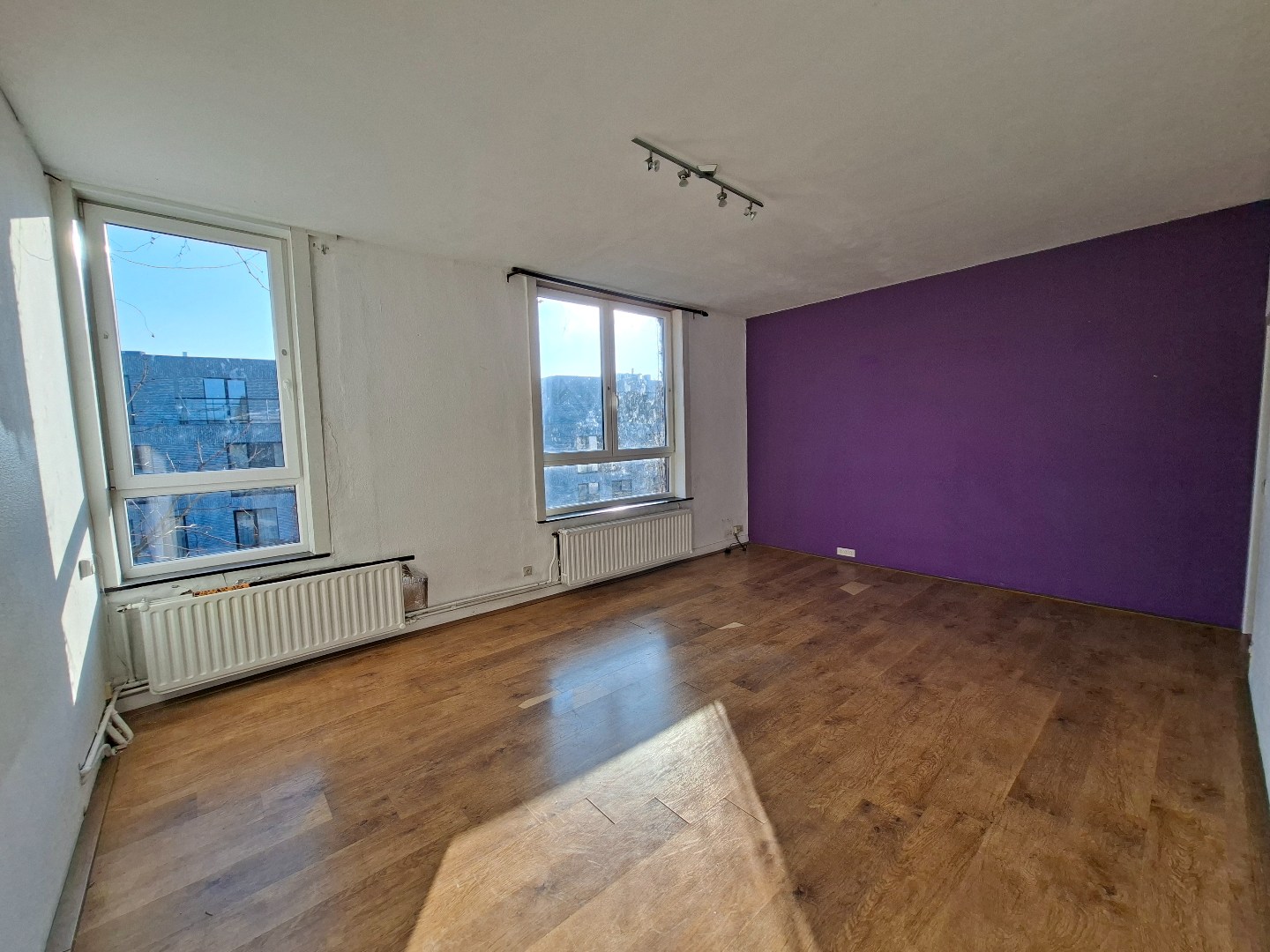 Te renoveren 2-slaapkamerappartement met koer en uitbreidingsmogelijkheden - foto 2