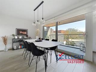Welkom in dit prachtige bemeubeld appartement in het hart van Gent. Met een bewoonbare oppervlakte van 87 m², biedt deze woning een ideale mix...