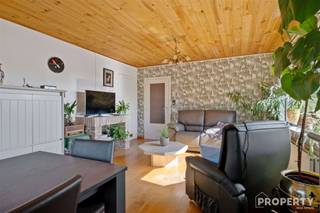 Welkom in dit charmante appartement in het hart van Roeselare, perfect voor wie op zoek is naar comfort en gemak. Dit gezellige appartement biedt...