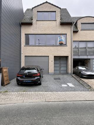 Schrijf je via de volgende link in voor de woning: https://shorturl.at/PxTeJIn de Stenenmolen te Meerbeke bevindt zich deze verzorgde en ruime...