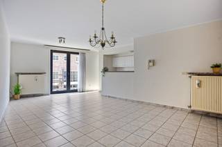 Een lichtrijk appartement met schitterend zicht en terras achteraan ....Pal in het centrum van Menen vinden we in de Bruggestraat dit mooie...