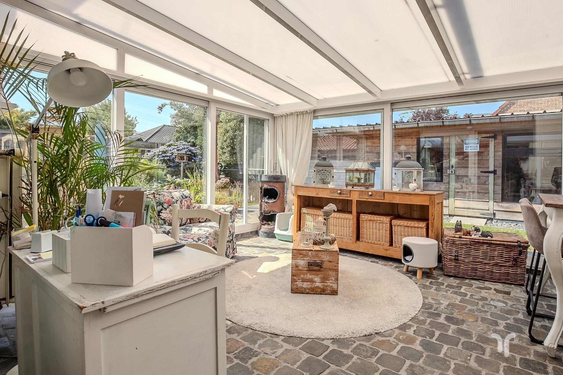 Zeer verzorgde, instapklare, volledig gerenoveerde open bebouwing met 5 slaapkamers. - foto 5