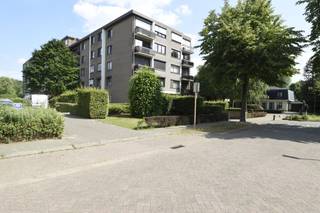 Op zoek naar rustig wonen omgeven door groen, maar toch met vlotte verbinding naar Antwerpen? Dan is dit instapklare appartement op de...