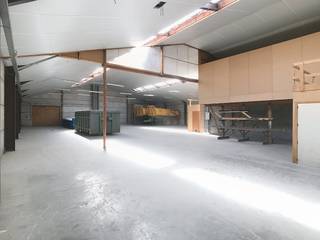 Unieke kans in Dadizele, Moorslede om wonen en werken te combineren! De eigendom bestaande uit een loods van ca. 681 m² en een woning met...