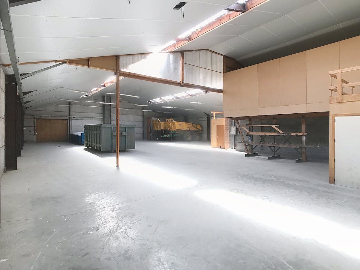 Entrepôt d'environ 681 m² avec maison à louer à Dadizele - photo 2